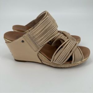 UGG Hilaire Tan Wedge Sandal Women’s Size 7
